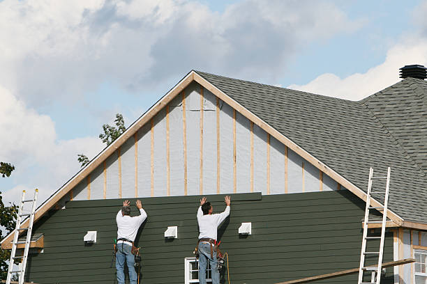 Professional Emergency Siding Repair technician working in Dayton, VA